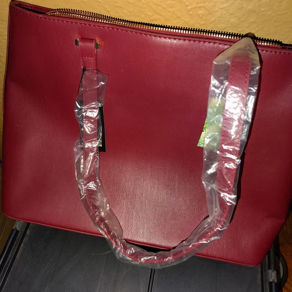 Badgley Mischka NWT Burgundy Vegan Leather Shoulder Bag - Picture 7 of 8